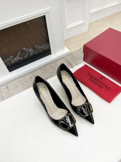 VALENTINO exquisite large V buckle high heels - Image 4
