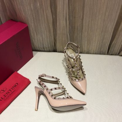 VALENTINO Exquisite Patent Leather Luxurious Studded High Heels - Image 4