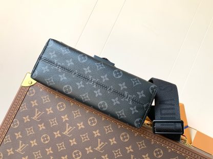 Louis Vuitton N46794 Black Flower S-Cape Messenger Bag - Image 4