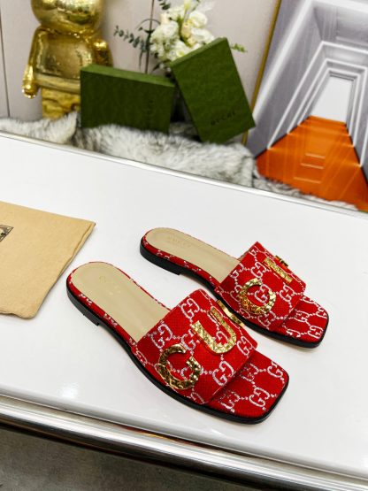 Gucci women's flat slippers - Image 4