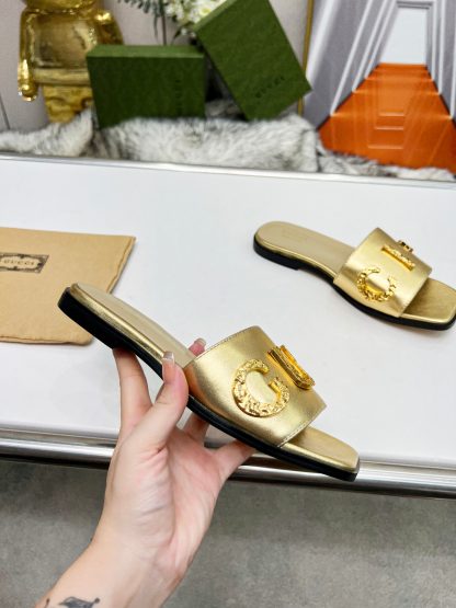 Gucci women's flat slippers - Image 5