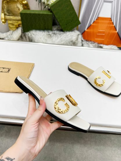 Gucci women's flat slippers - Image 4