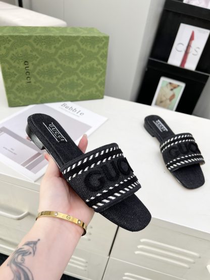 Gucci women's flat slippers - Image 4