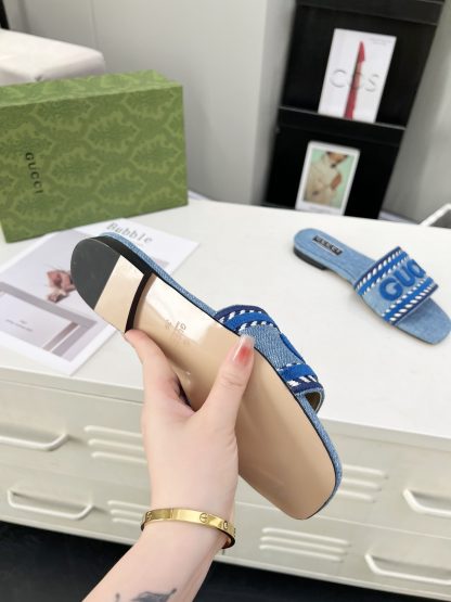 Gucci women's flat slippers - Image 5