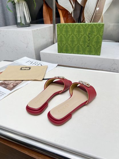 Gucci women's flat slippers - Image 4
