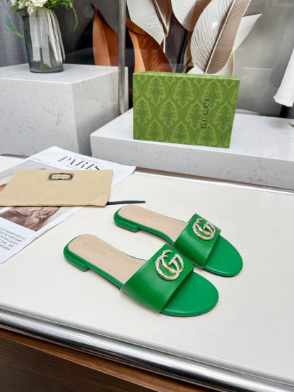 Gucci women's flat slippers - Image 4
