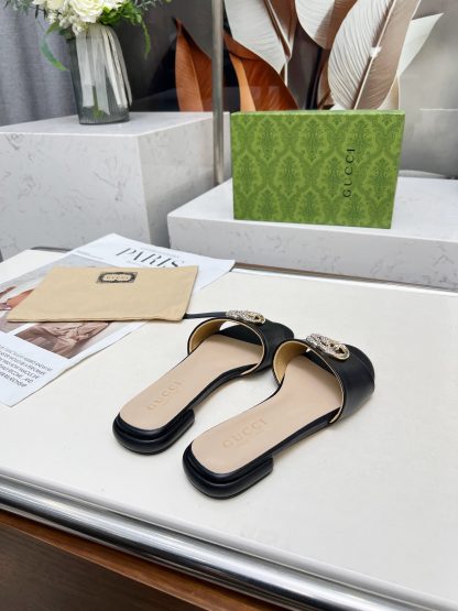Gucci women's flat slippers - Image 4