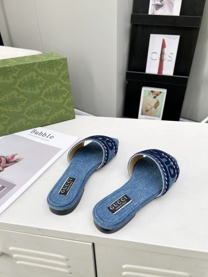 Gucci women's flat slippers - Image 4