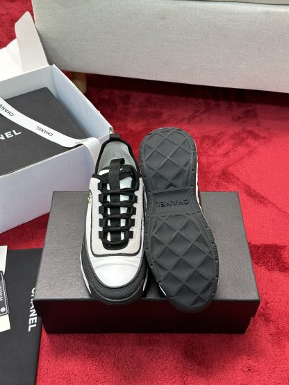Chanel classic black and white all-match casual sneakers for men and women - Image 4