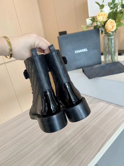 Chanel's latest black Martin boots for autumn and winter - Image 4