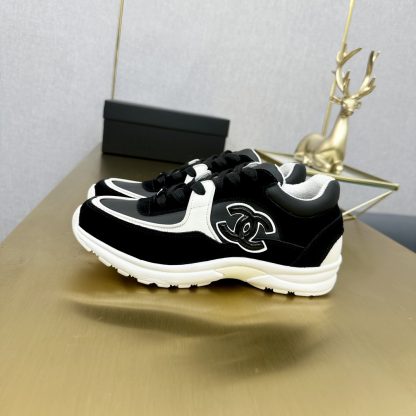 Chanel classic black and white versatile casual sneakers - Image 4