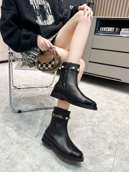 Chanel's latest black Paris catwalk breathable textured boots - Image 3