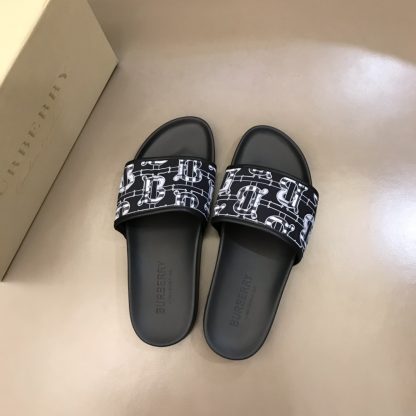 Burberry classic men's slippers - Image 4