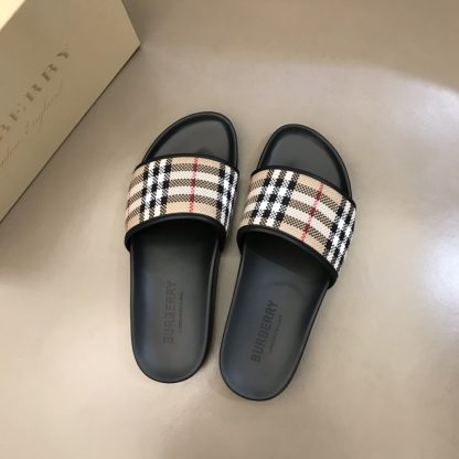 Burberry Casual Classic Men's Slippers - Image 4
