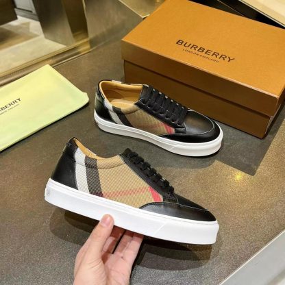 Burberry low-top sneakers - Image 4