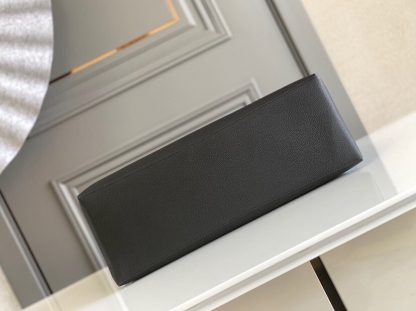 Louis Vuitton m57345 black spring and summer new product - lockme handbag - Image 4