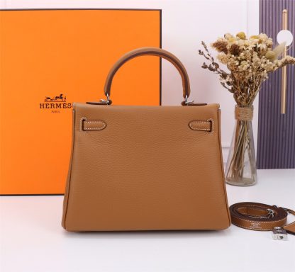 Hermès Golden Brown Kelly Handbag Carry your taste with you Size 28cm 25cm - Image 4