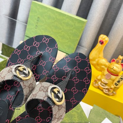 Gucci women's flat slippers - Image 4