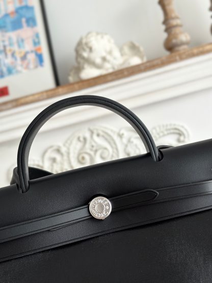 Hermès Black Popular Lightweight Crossbody Bag - Image 4