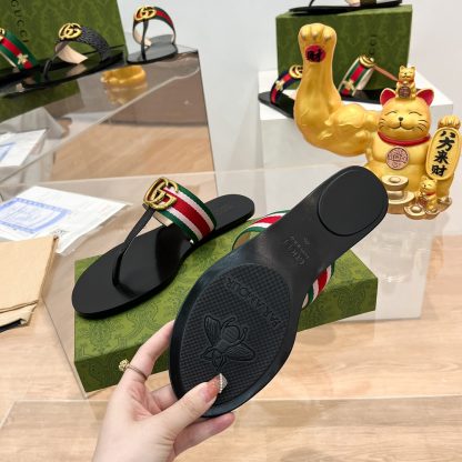 Gucci women's flat slippers - Image 5