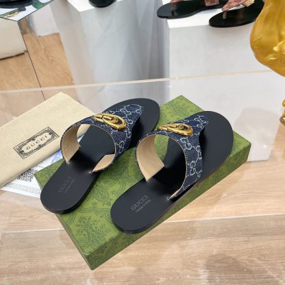 Gucci women's flat slippers - Image 5