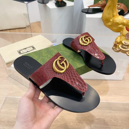 Gucci women's flat slippers - Image 4