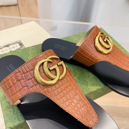 Gucci women's flat slippers - Image 5