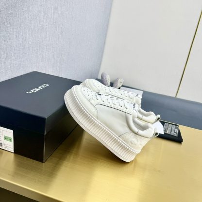 Chanel classic white breathable versatile casual sneakers - Image 4