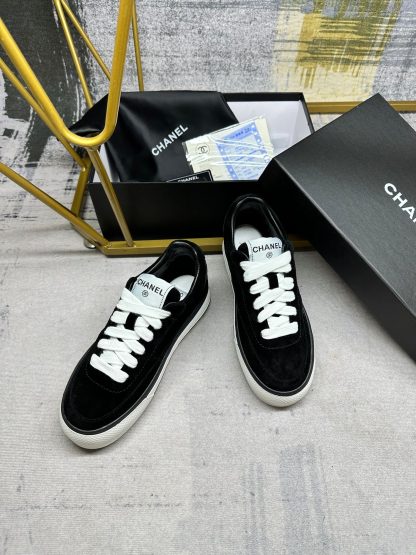 Chanel's latest black couple sports casual shoes - Image 4