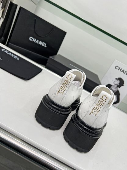 Chanel autumn and winter new white versatile leather loafers - Image 4