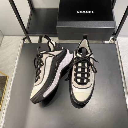 Chanel's latest beautiful black and white slim casual sneakers - Image 4