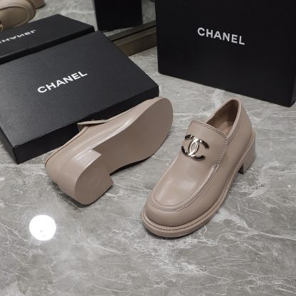 Chanel's new early spring love buckle thick heel milk tea color loafers heel height 4.5cm - Image 4