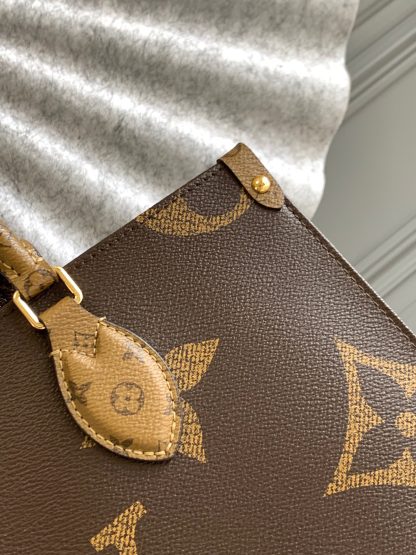 Louis Vuitton ONTHEGO Medium Handbag - Image 4