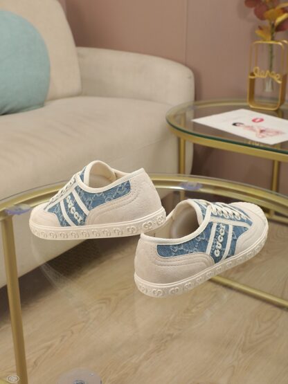 Gucci Double G embroidered low-top lace-up fashion sneakers - Image 5