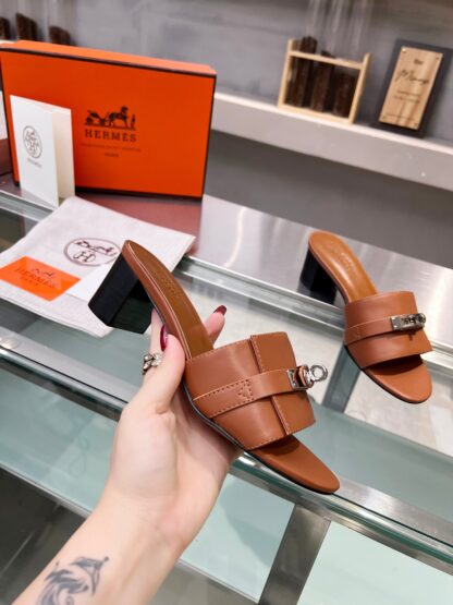 Hermès early spring new pure handmade brown thick heel sandals - Image 4