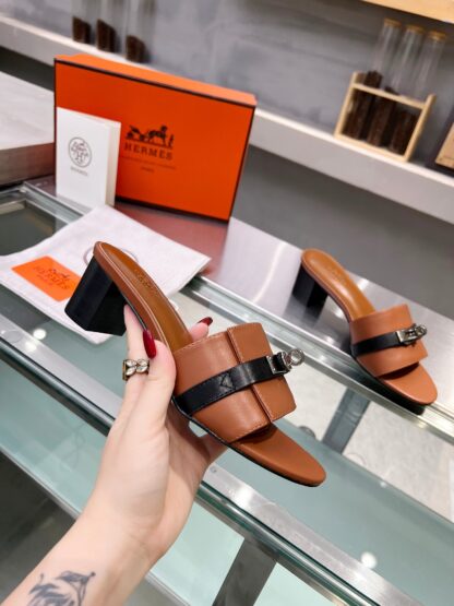 Hermès early spring new pure handmade dark brown thick heel sandals - Image 4