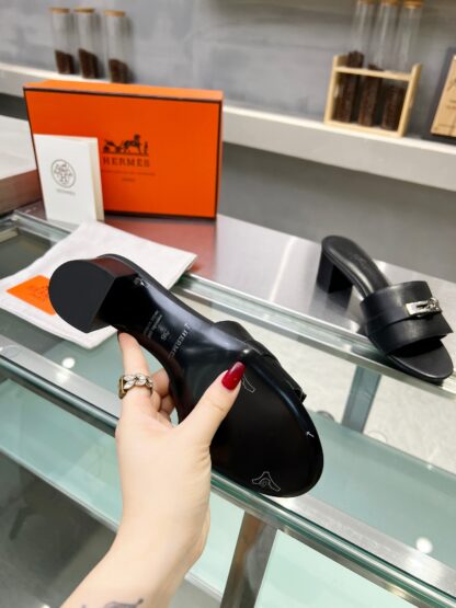 Hermès early spring new pure handmade black thick heel sandals - Image 4