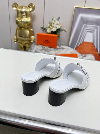 Hermès new spring and summer white thick-heeled sandals, heel height 5cm - Image 4
