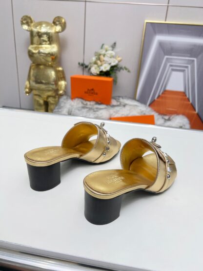 Hermès Spring/Summer new gold block-heeled sandals, heel height 5cm - Image 4