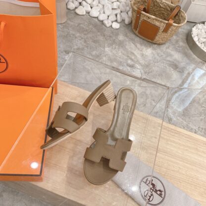 Hermès summer versatile classic gray-brown thick-heeled sandals - Image 2