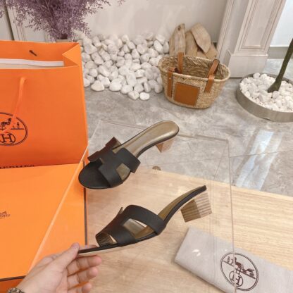 Hermès summer versatile dark brown thick heel sandals - Image 2