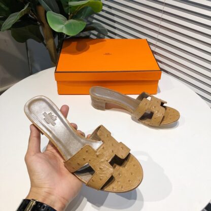 Hermes light brown summer classic crocodile pattern thick heel sandals - Image 2