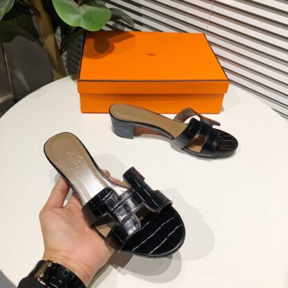 Hermès black summer classic crocodile pattern thick heel sandals - Image 2