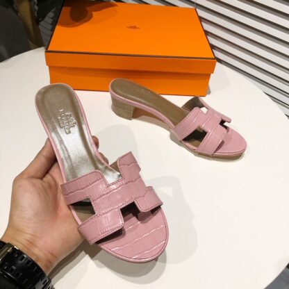 Hermès summer versatile classic pink crocodile pattern thick heel sandals - Image 2