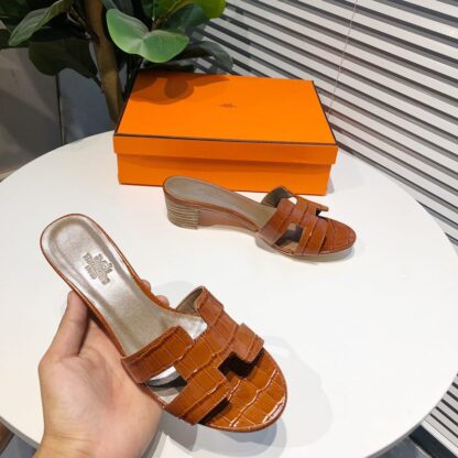 Hermès Brown Summer All-match Crocodile Pattern Chunky Heel Sandals - Image 2
