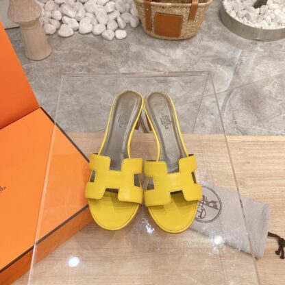 Hermès summer classic yellow palm print thick heel sandals - Image 2