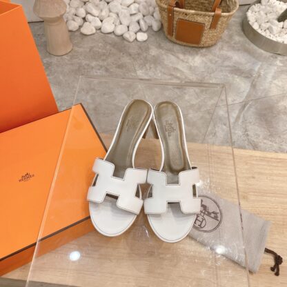Hermes Summer Classic Style Palm Pattern White Brown Block Heel Sandals - Image 2