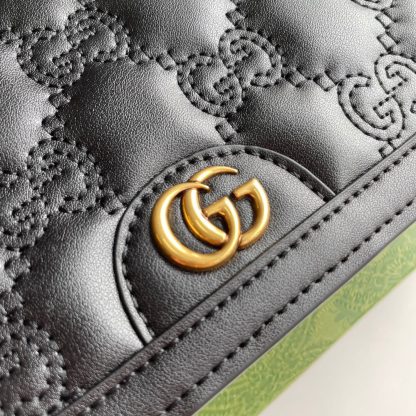 Gucci embossed black stylish chain bag - Image 4