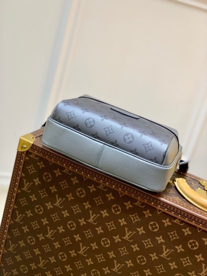 Louis Vuitton Outdoor messenger bag - Image 4