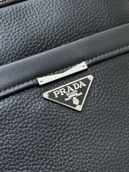 Prada elegant crossbody bag - Image 4